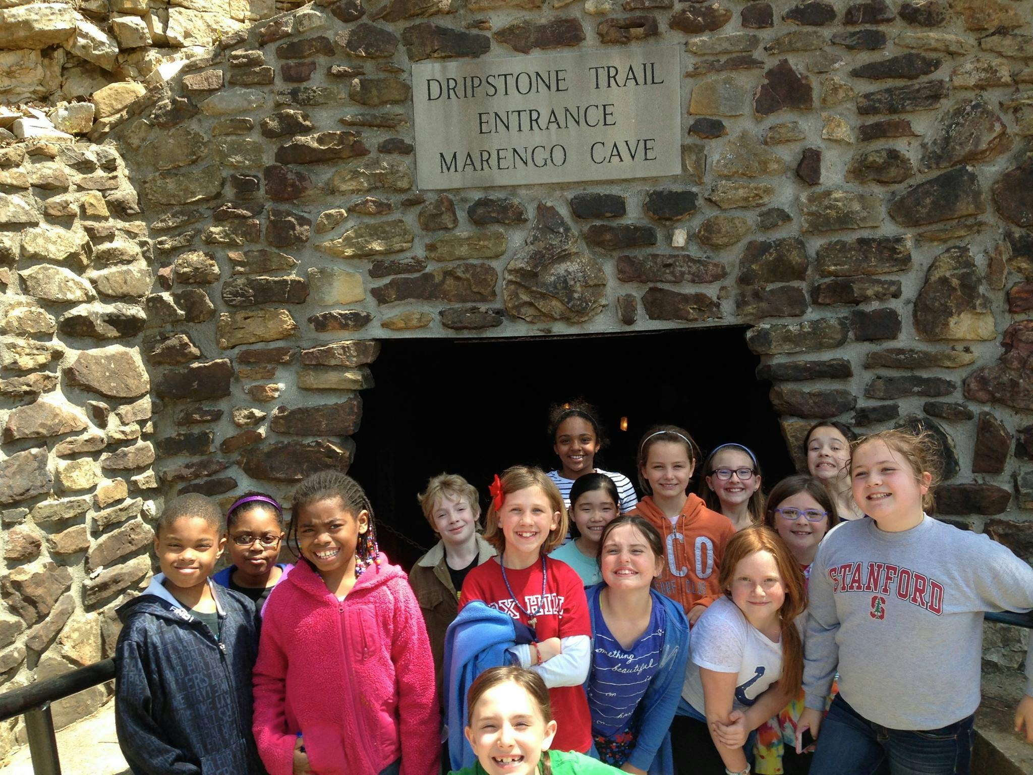 school group about to enter Marengo Cave